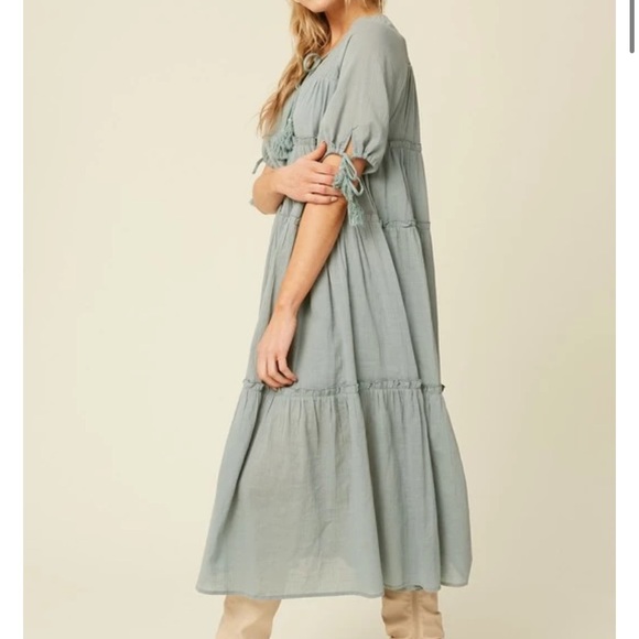 Listicle Short Sleeved Midi Dress - Picture 3 of 5